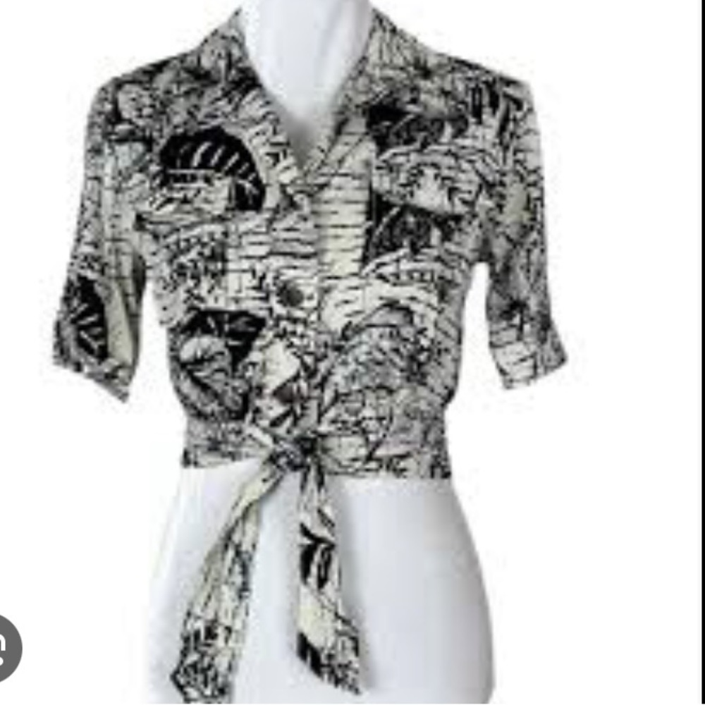 URBAN OUTFITTERS Fawn Printed Tie Front Crop Top in Black Motif - Picture 10 of 16